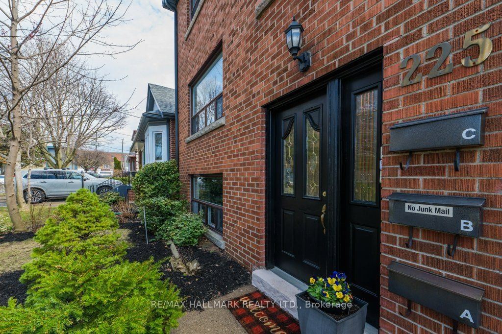Upper-225 Woodville Avenue, Toronto, ON, M4J 2R4 - 39