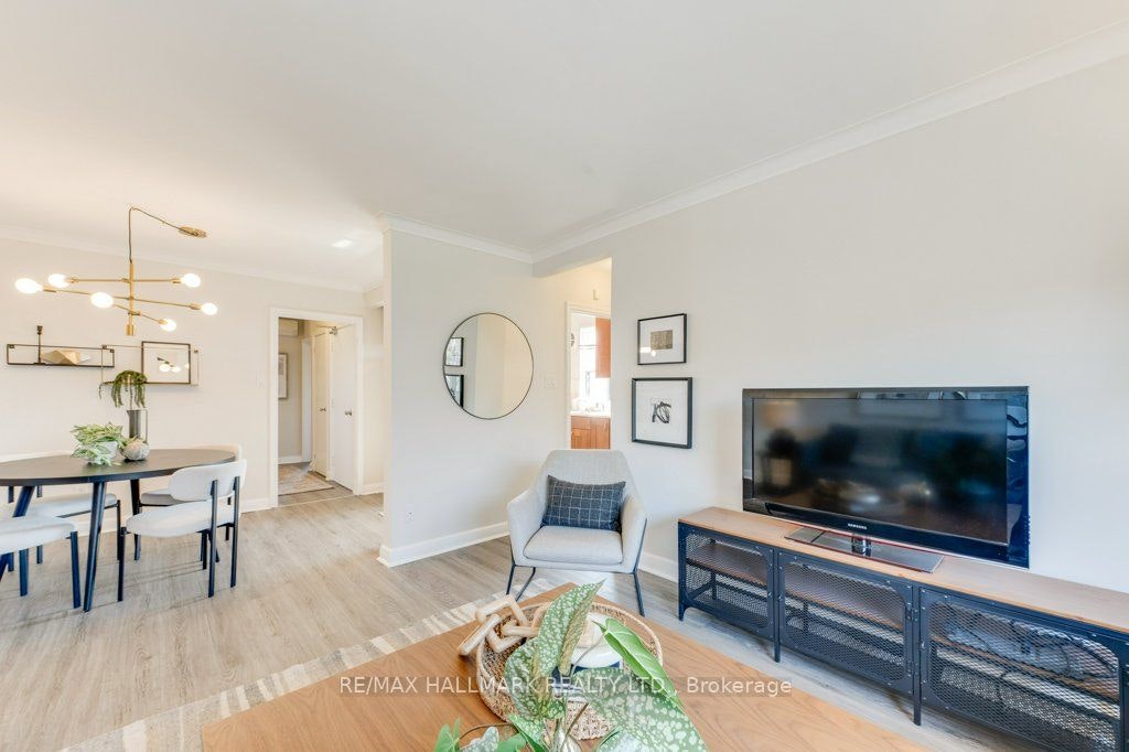 Upper-225 Woodville Avenue, Toronto, ON, M4J 2R4 - 6