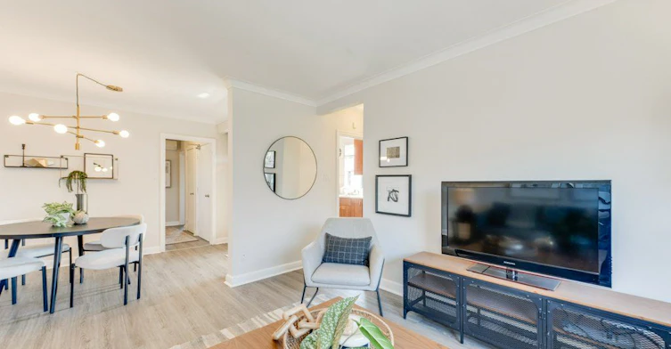 Upper-225 Woodville Avenue, Toronto, ON, M4J 2R4 - 6