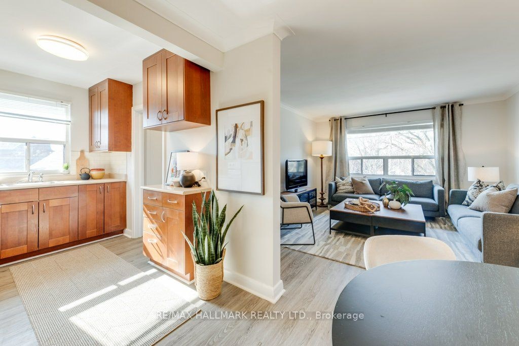 Upper-225 Woodville Avenue, Toronto, ON, M4J 2R4 - 9