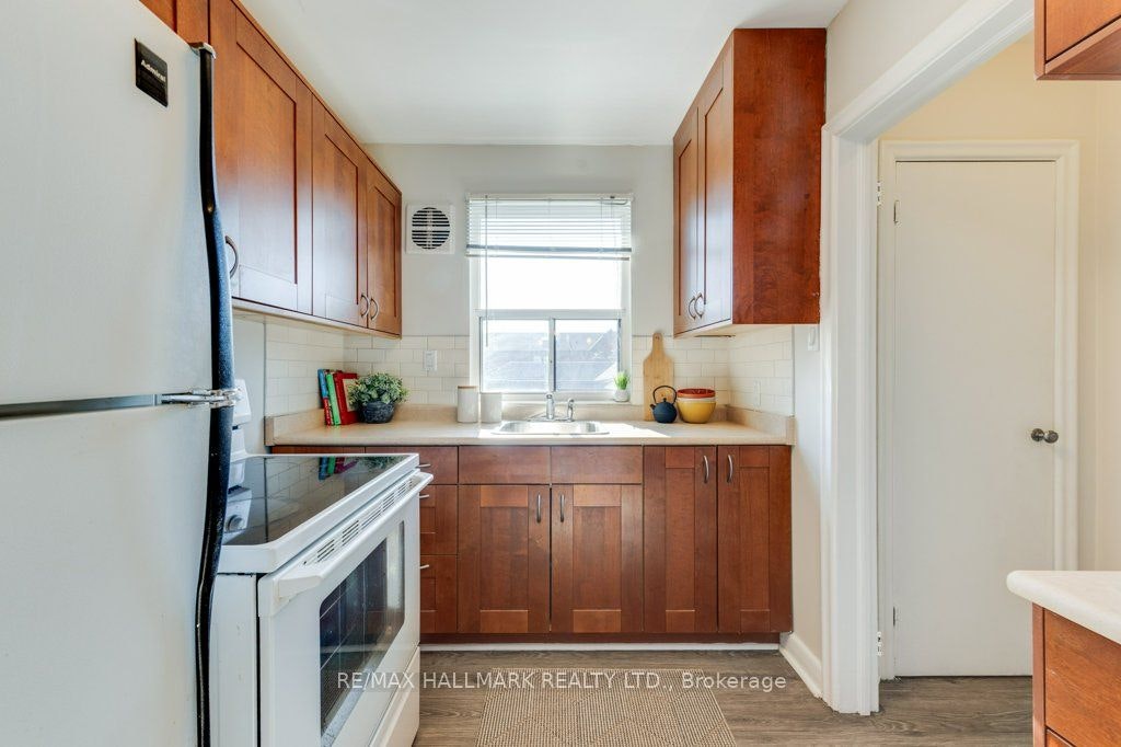 Upper-225 Woodville Avenue, Toronto, ON, M4J 2R4 - 12