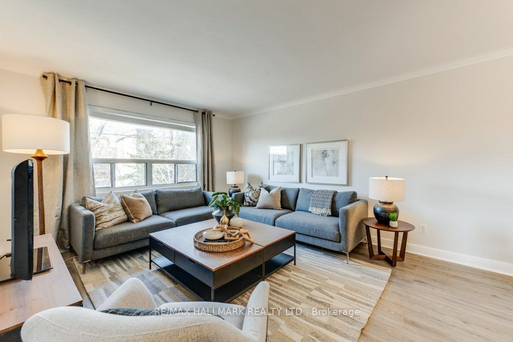 Upper-225 Woodville Avenue, Toronto, ON, M4J 2R4