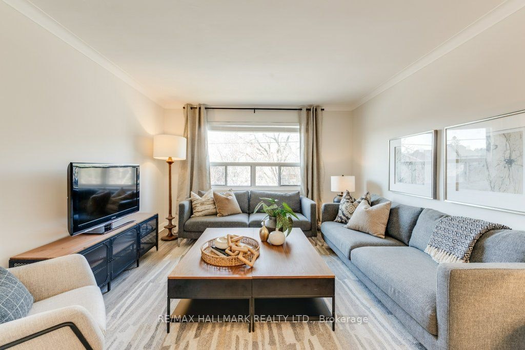 Upper-225 Woodville Avenue, Toronto, ON, M4J 2R4 - 2