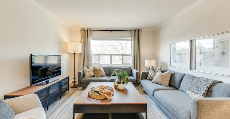 Upper-225 Woodville Avenue, Toronto, ON, M4J 2R4 - 2