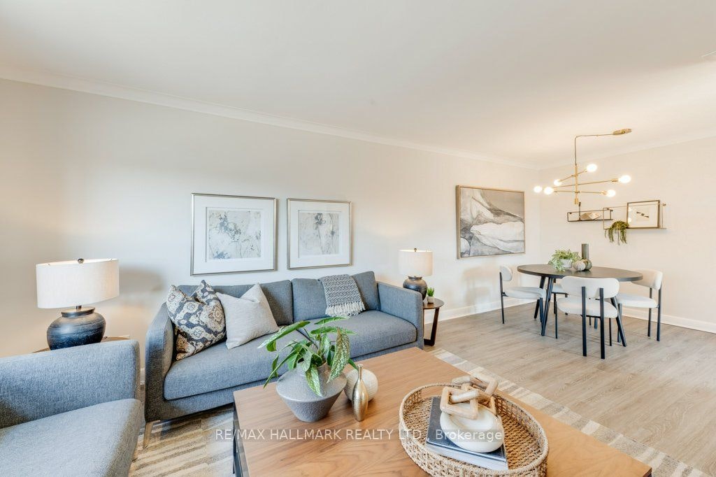Upper-225 Woodville Avenue, Toronto, ON, M4J 2R4 - 4