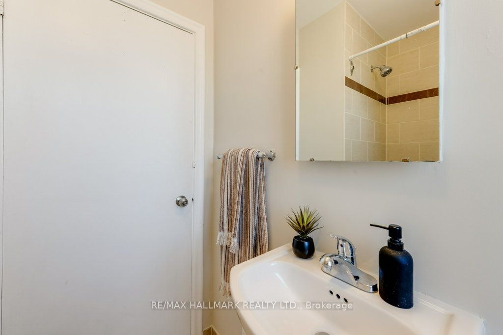 Upper-225 Woodville Avenue, Toronto, ON, M4J 2R4 - 20