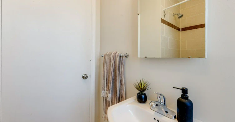 Upper-225 Woodville Avenue, Toronto, ON, M4J 2R4 - 20