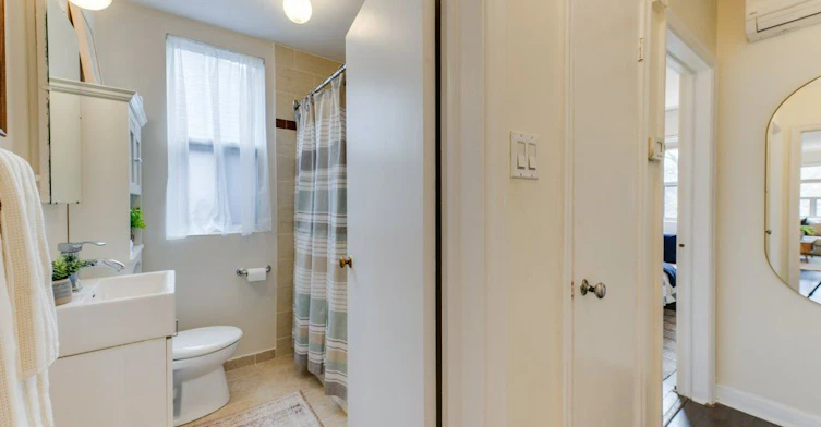 Main-225 Woodville Avenue, Toronto, ON, M4J 2R4 - 19
