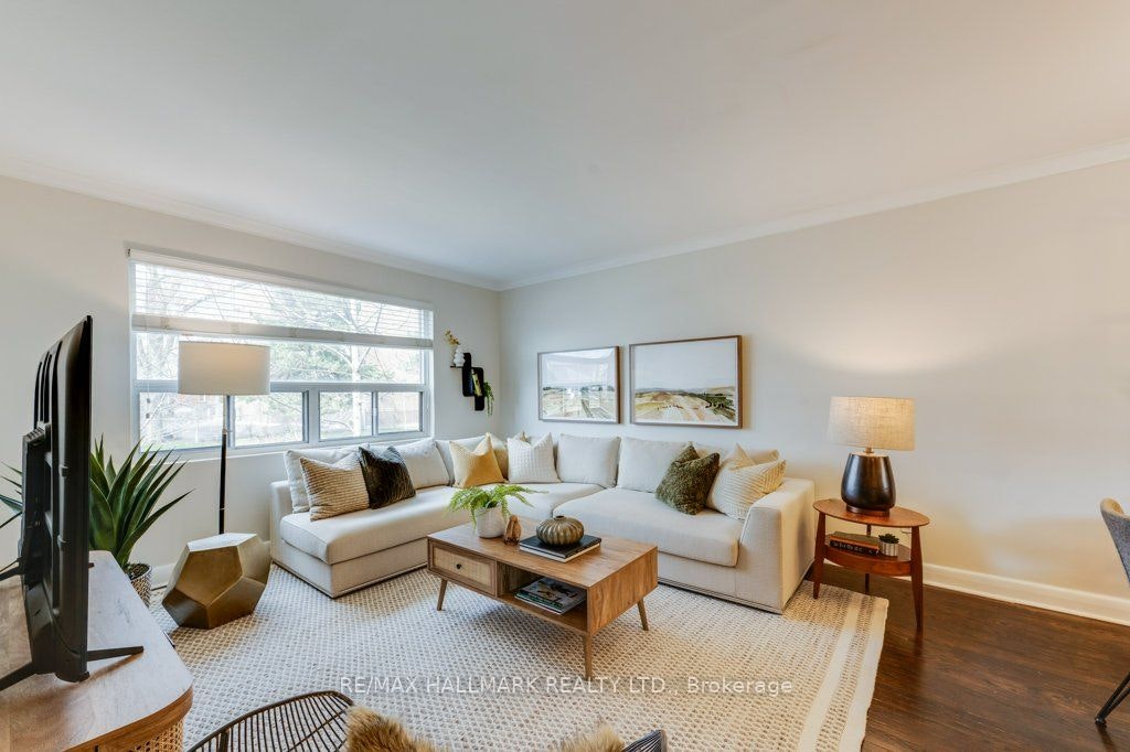 Main-225 Woodville Avenue, Toronto, ON, M4J 2R4