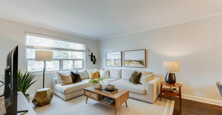 Main-225 Woodville Avenue, Toronto, ON, M4J 2R4