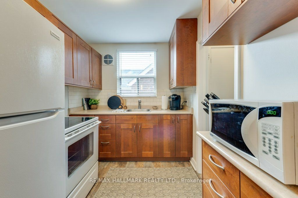 Main-225 Woodville Avenue, Toronto, ON, M4J 2R4 - 13