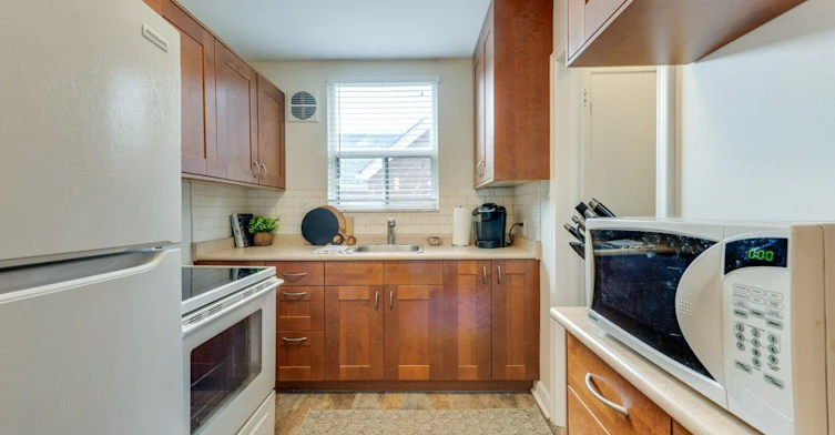 Main-225 Woodville Avenue, Toronto, ON, M4J 2R4 - 13