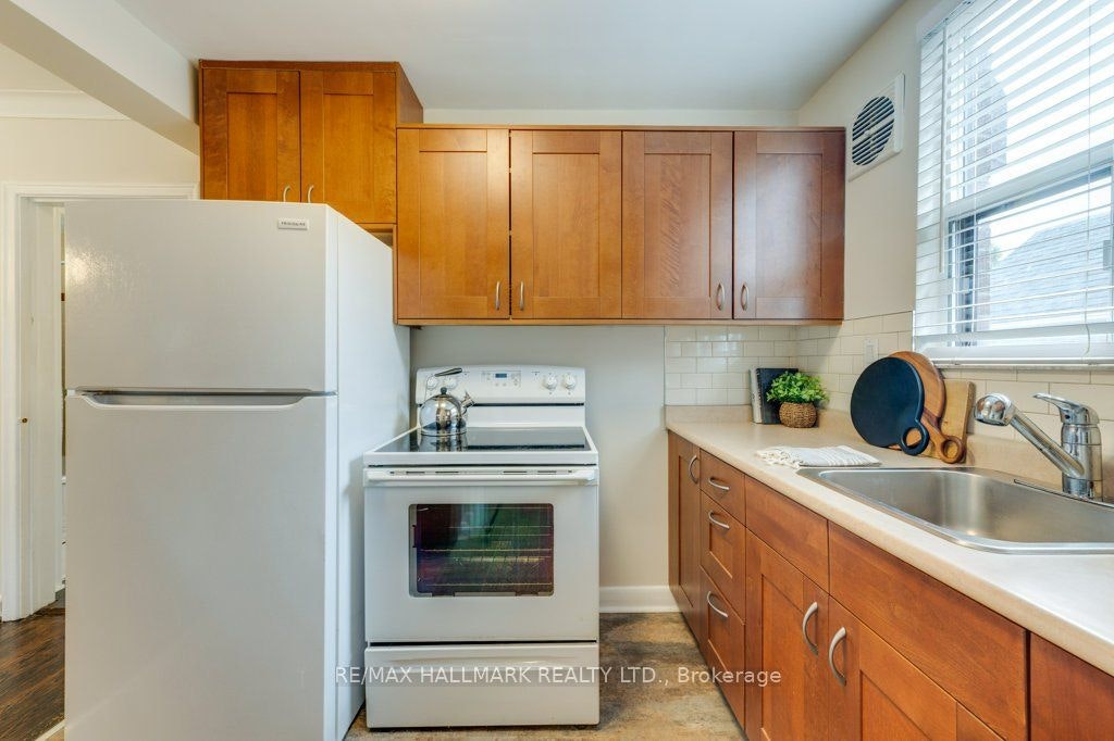 Main-225 Woodville Avenue, Toronto, ON, M4J 2R4 - 14