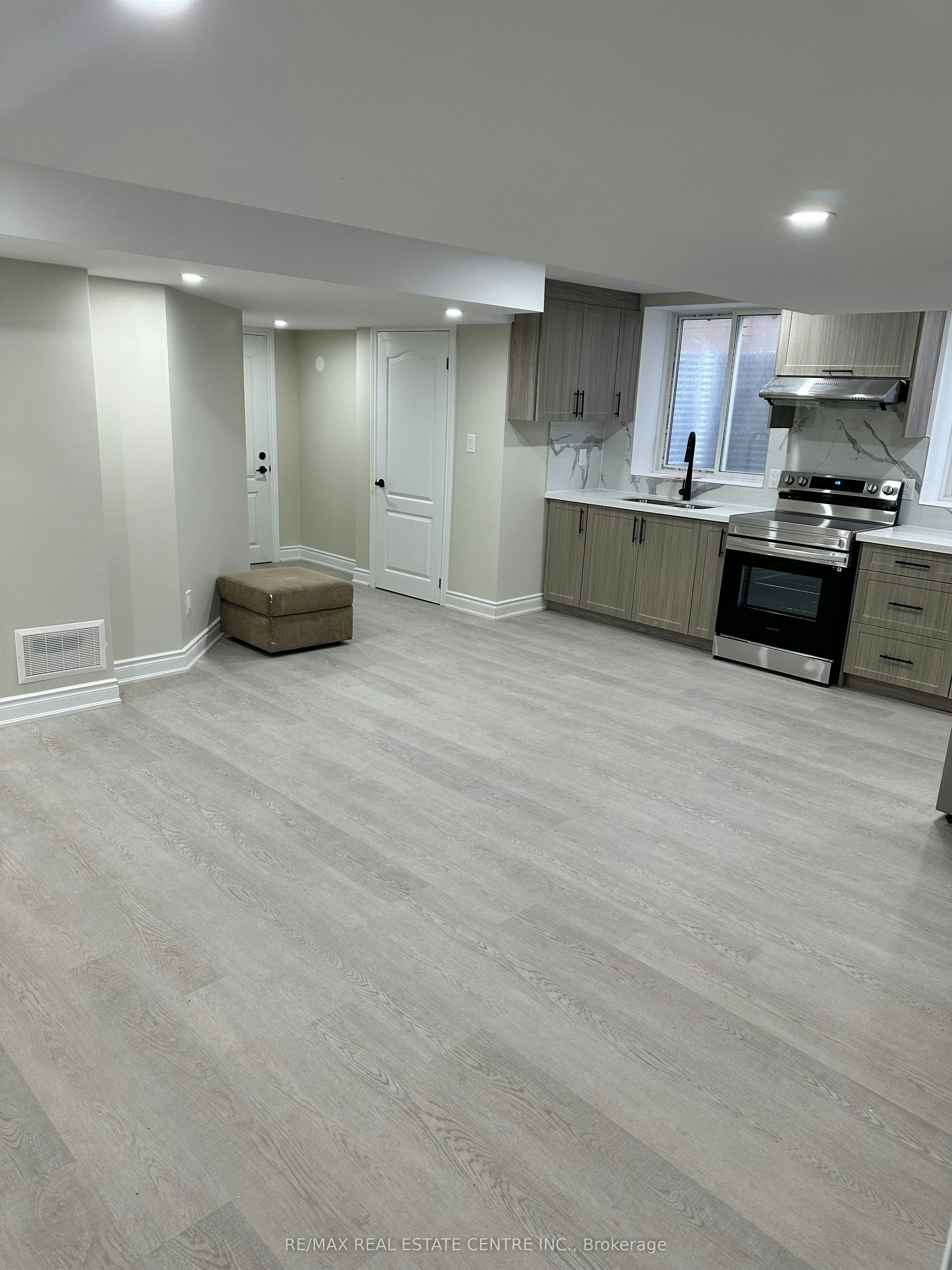 BSMT-66 Bremner Street, Whitby, ON, L1R 0P9 - 12