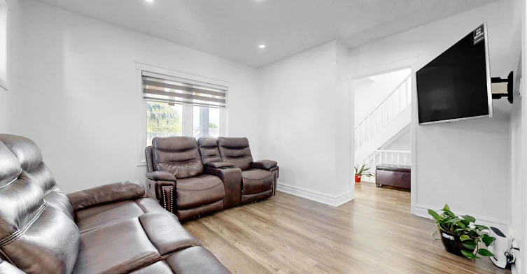 419 Adelaide Avenue W, Oshawa, ON, L1J 2R9 - 9