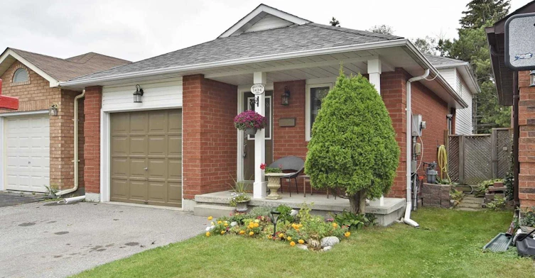 1434 Largo Crescent, Oshawa, ON, L1G 7E5 - 2