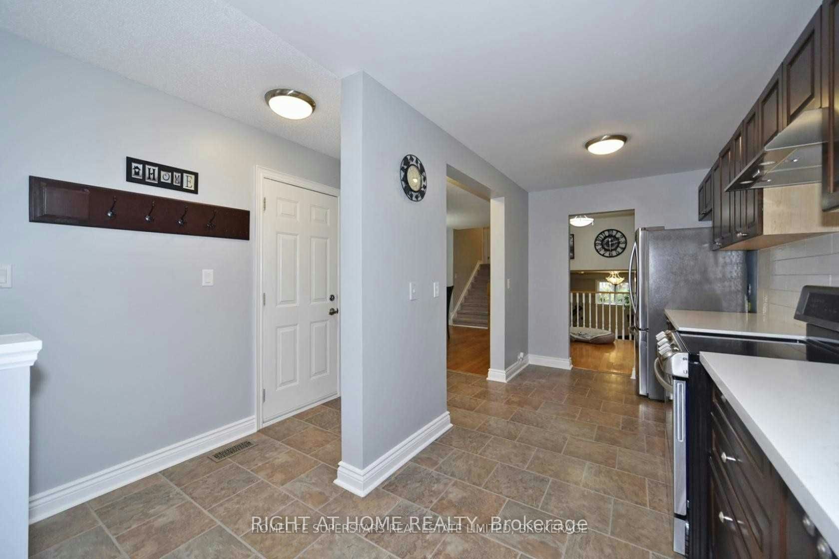 1434 Largo Crescent, Oshawa, ON, L1G 7E5 - 5