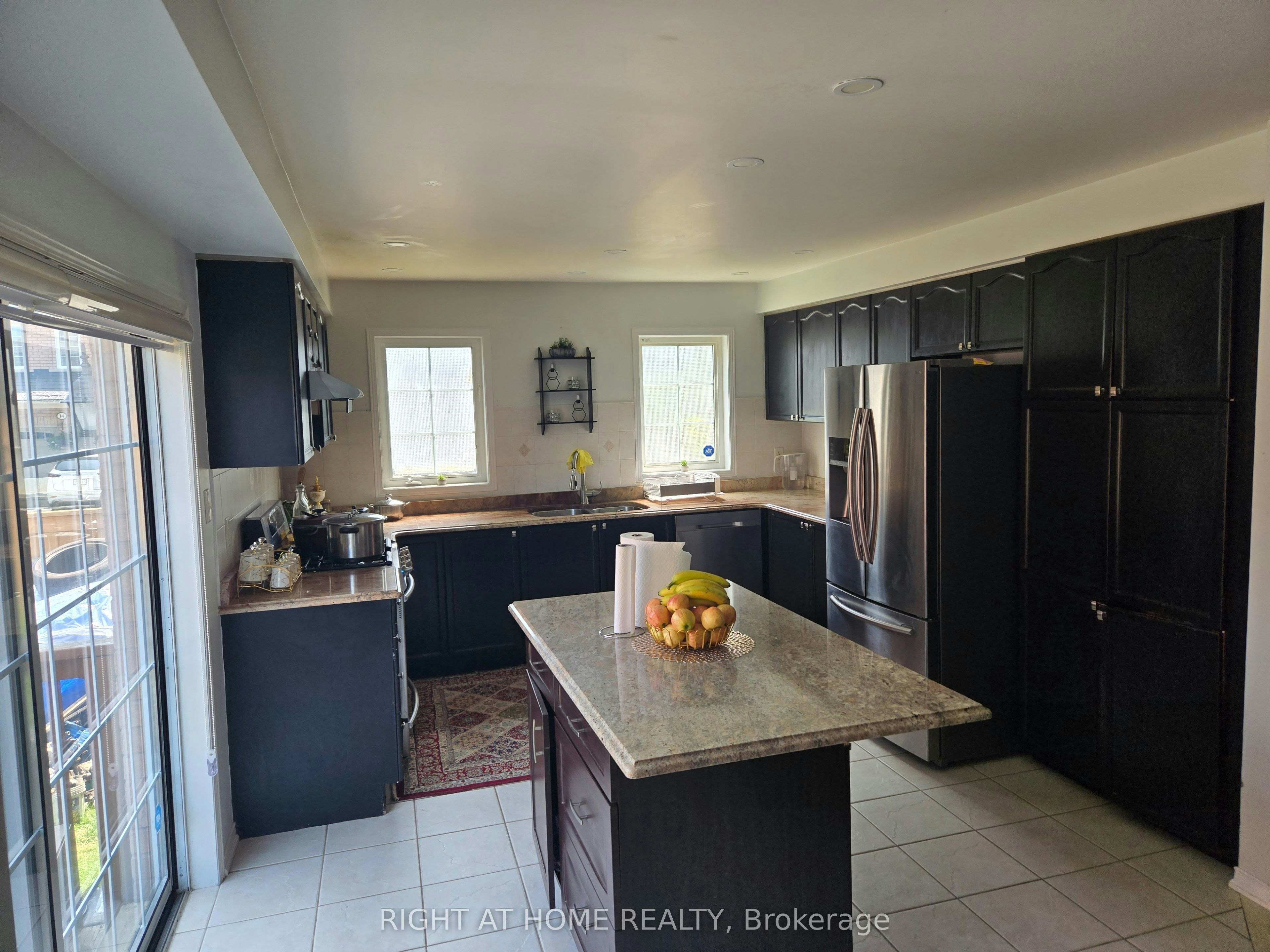 3 Wainwright Drive, Ajax, ON, L1T 4H4 - 6