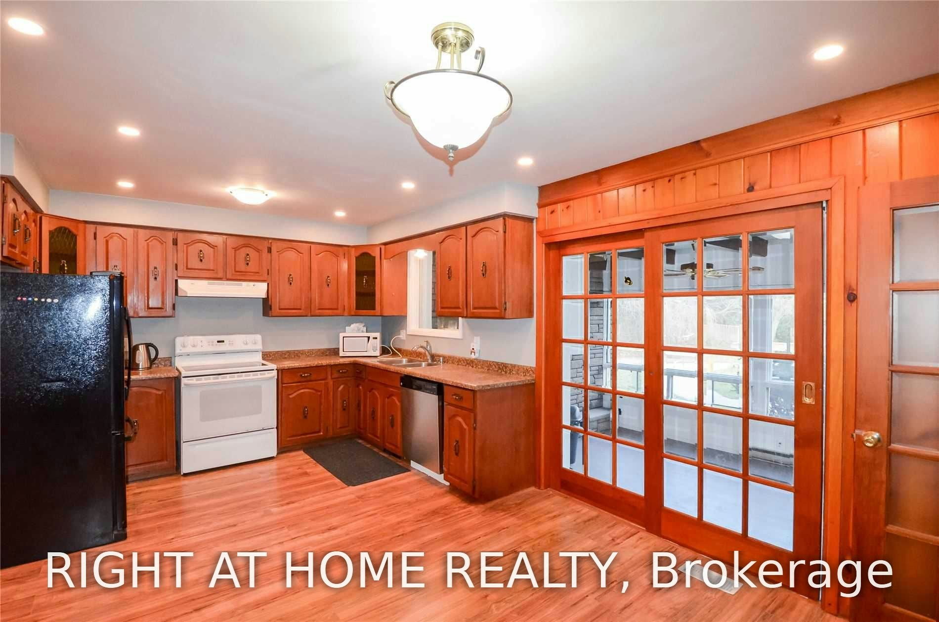 915 Athol Street, Whitby, ON, L1N 4A3 - 3