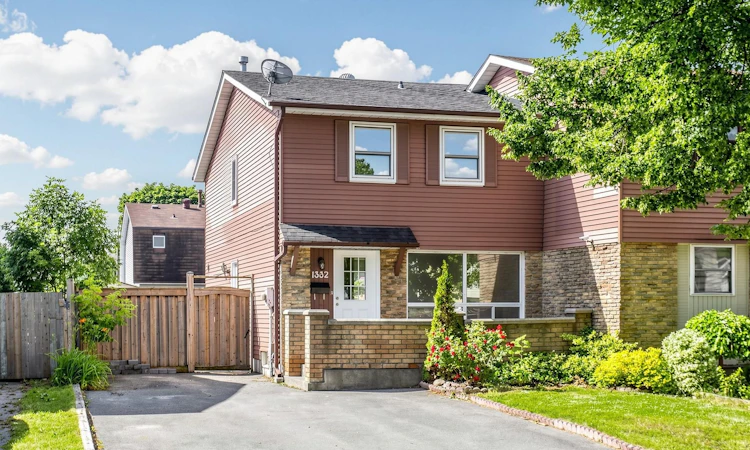 1332 Fenelon Crescent