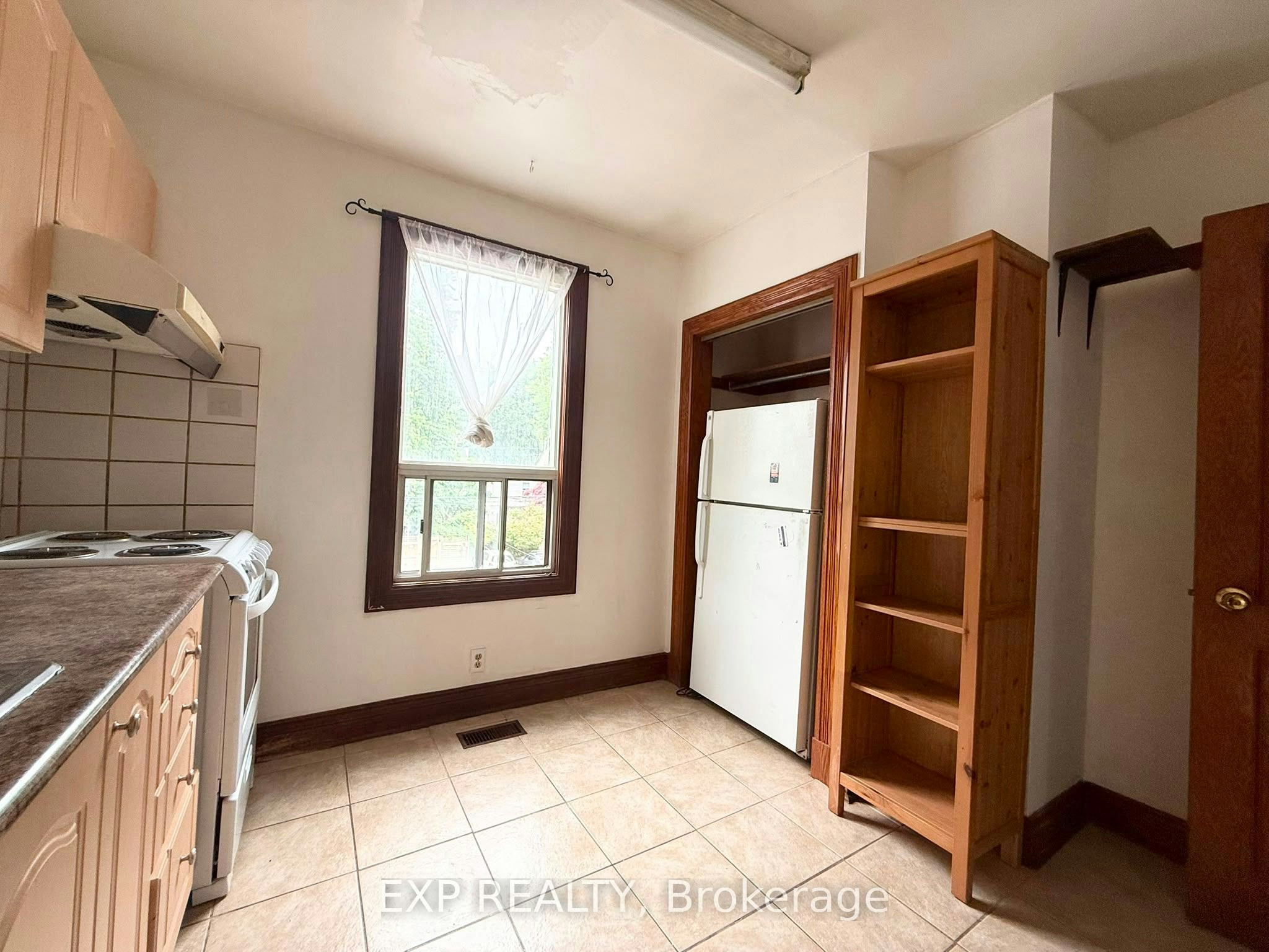 2nd FL-759 Gerrard Street E, Toronto, ON, M4M 1Y5 - 3