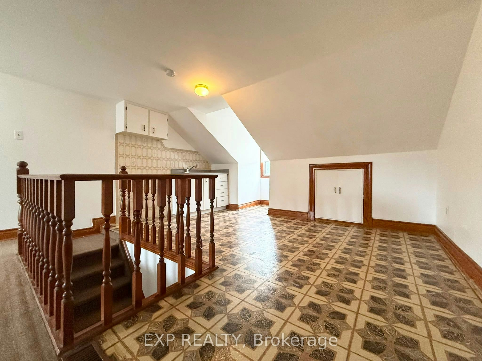 2nd FL-759 Gerrard Street E, Toronto, ON, M4M 1Y5 - 10