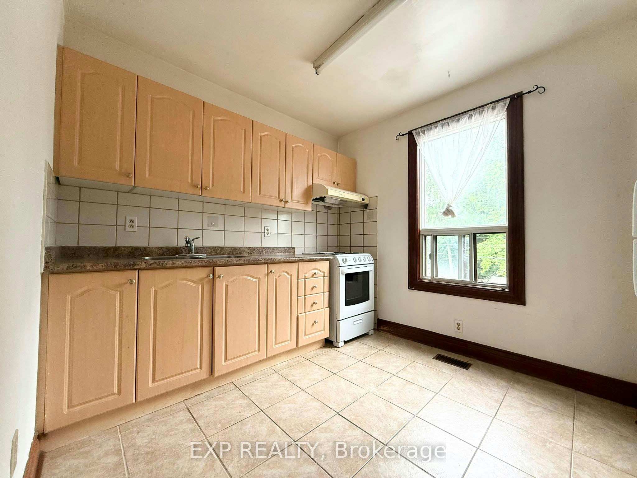 2nd FL-759 Gerrard Street E, Toronto, ON, M4M 1Y5