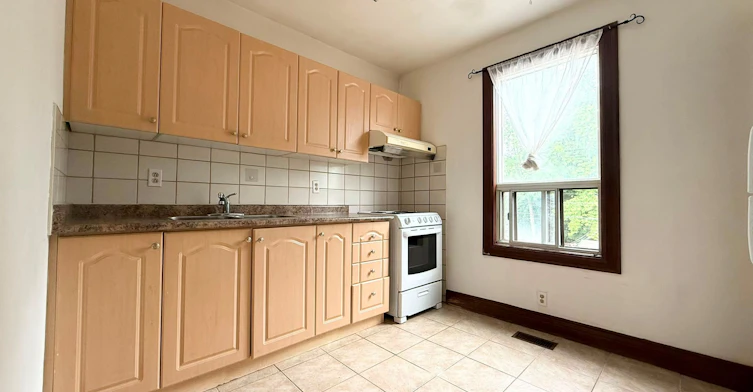 2nd FL-759 Gerrard Street E, Toronto, ON, M4M 1Y5