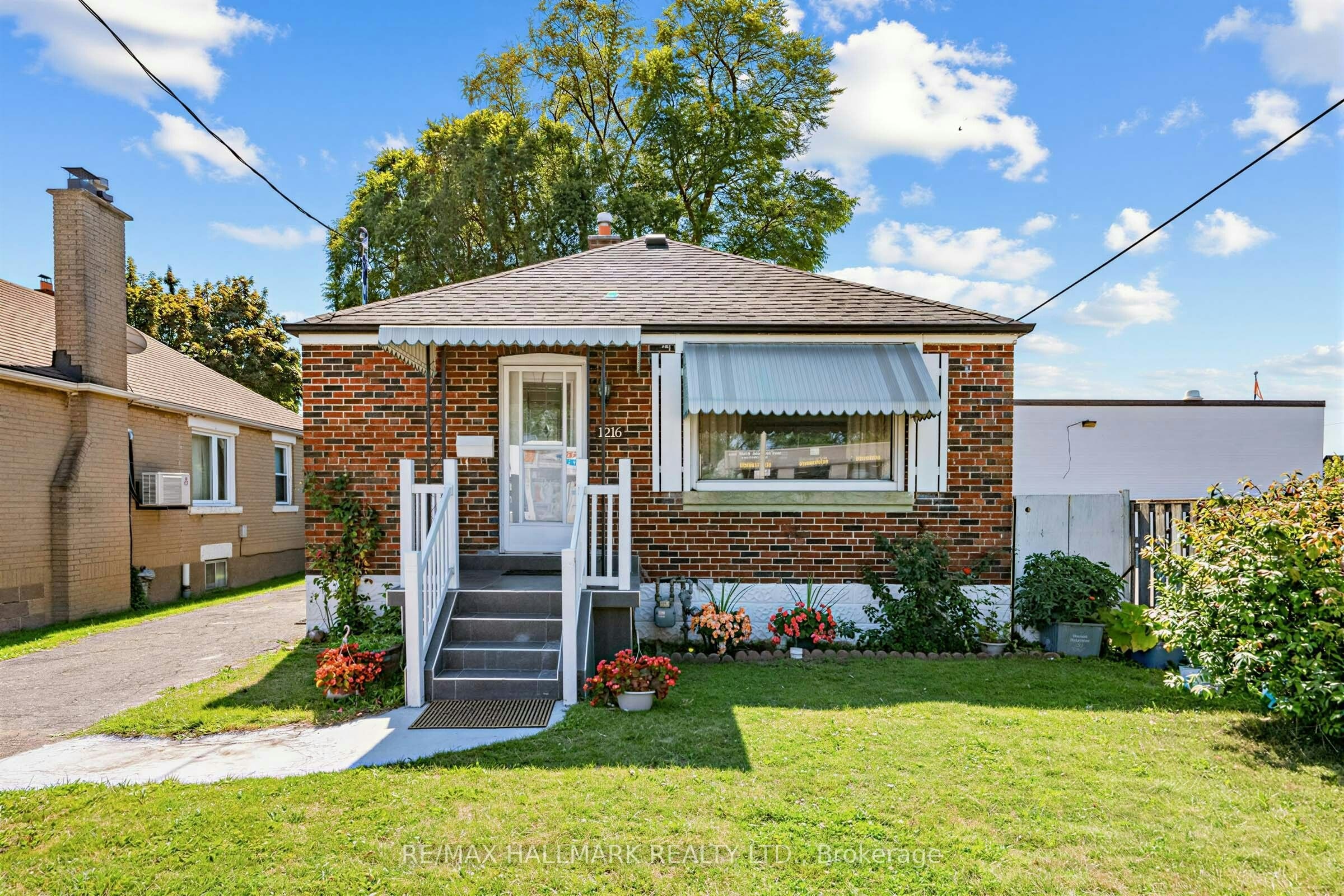 1216 Victoria Park Avenue, Toronto, ON, M4B 2K7