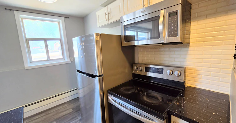 4-300 Montrave Avenue, Oshawa, ON, L1J 4S2 - 9