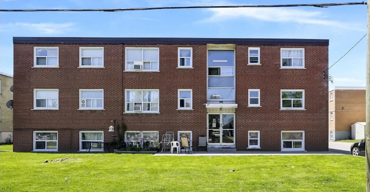 4-300 Montrave Avenue, Oshawa, ON, L1J 4S2