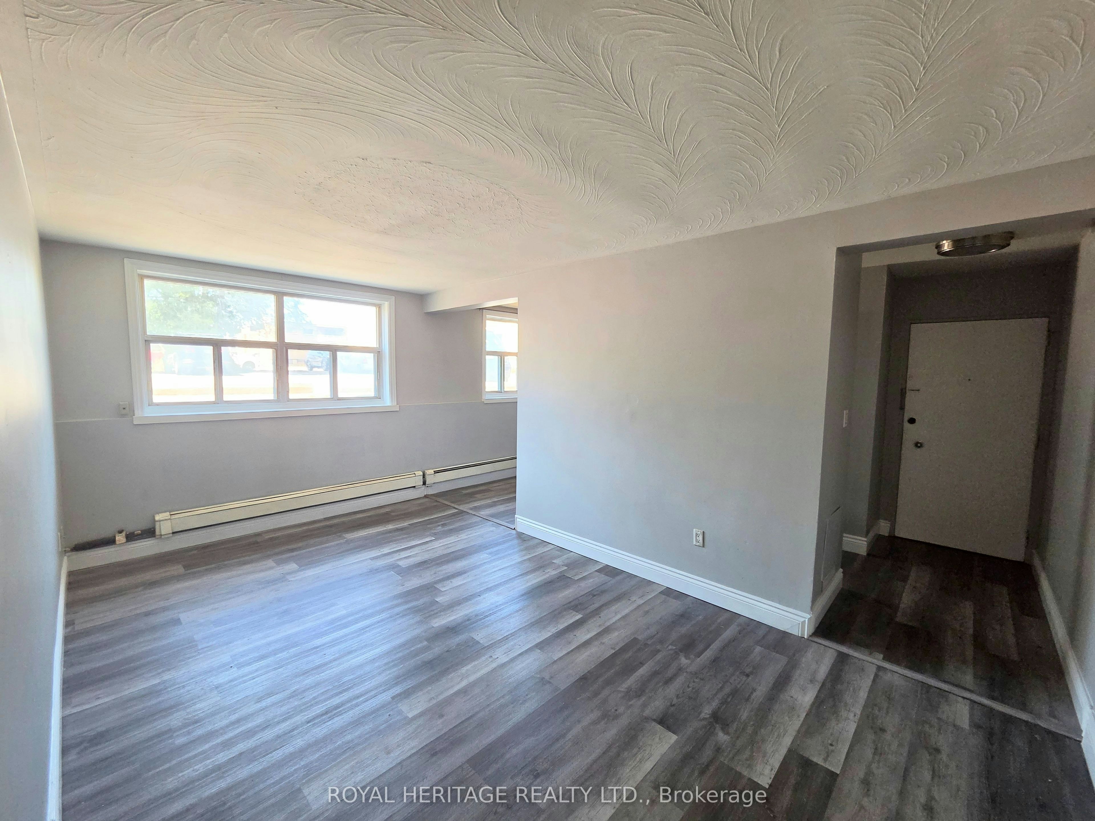4-300 Montrave Avenue, Oshawa, ON, L1J 4S2 - 2