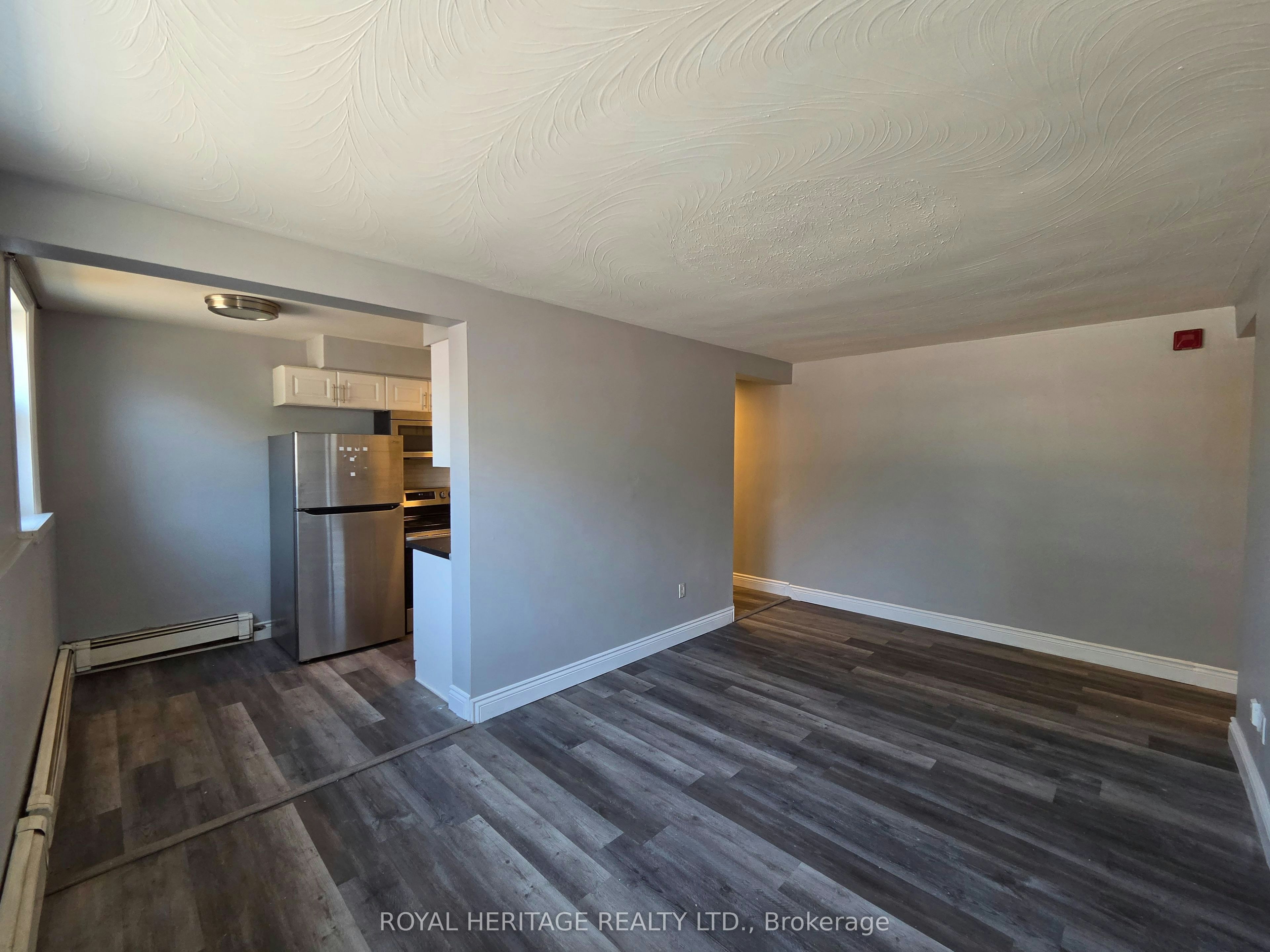 4-300 Montrave Avenue, Oshawa, ON, L1J 4S2 - 4