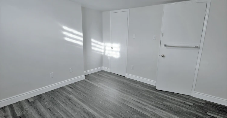 Bsmt-158 Coxwell Avenue, Toronto, ON, M4L 3B2 - 6