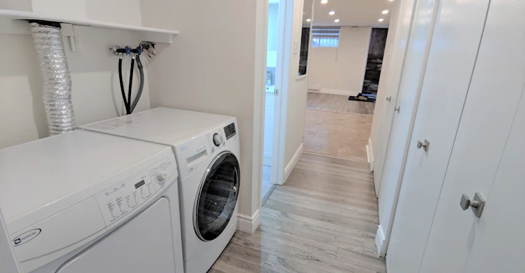 Bsmt-158 Coxwell Avenue, Toronto, ON, M4L 3B2 - 7