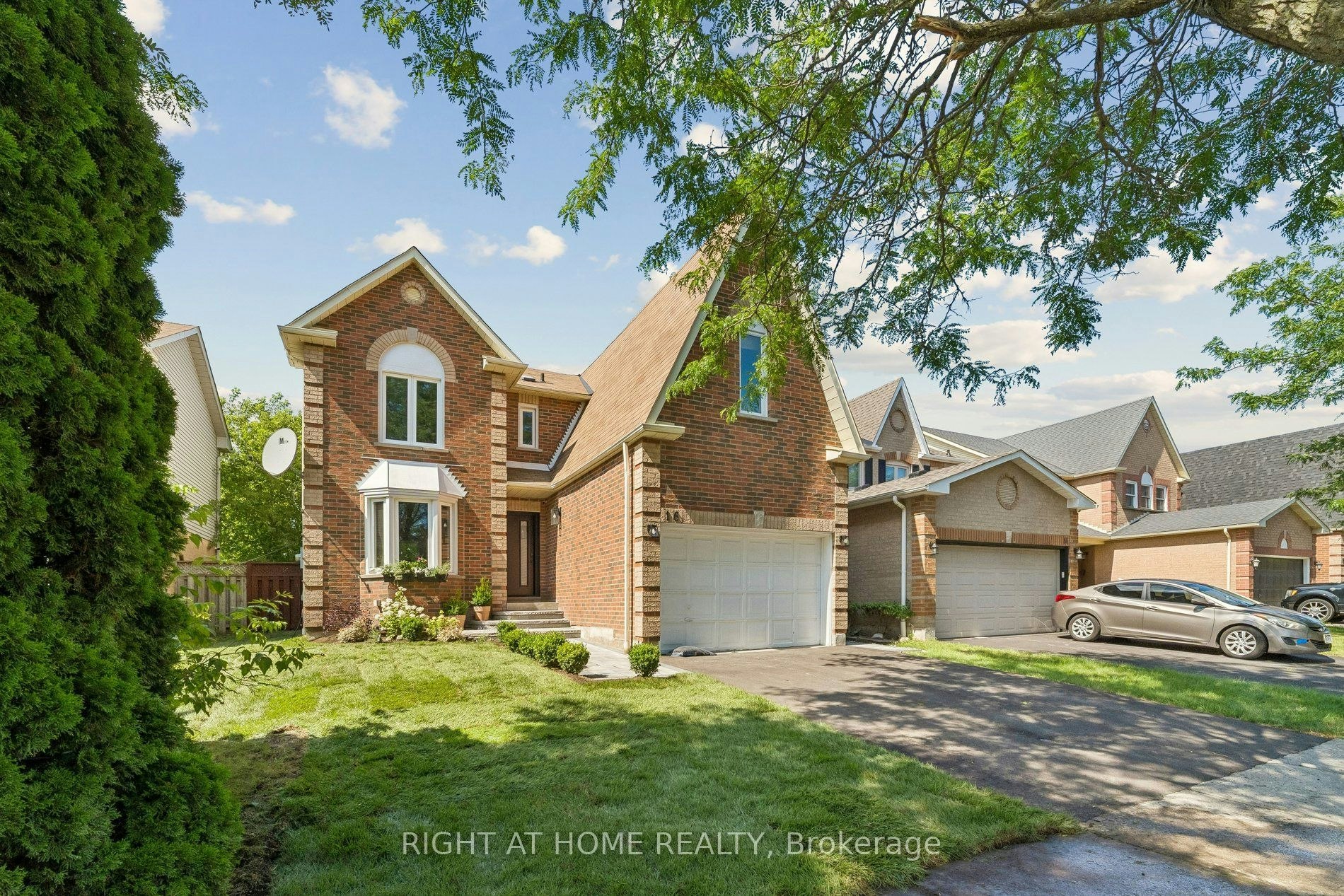 16 Ian Fleming Crescent, Whitby, ON, L1R 2E2