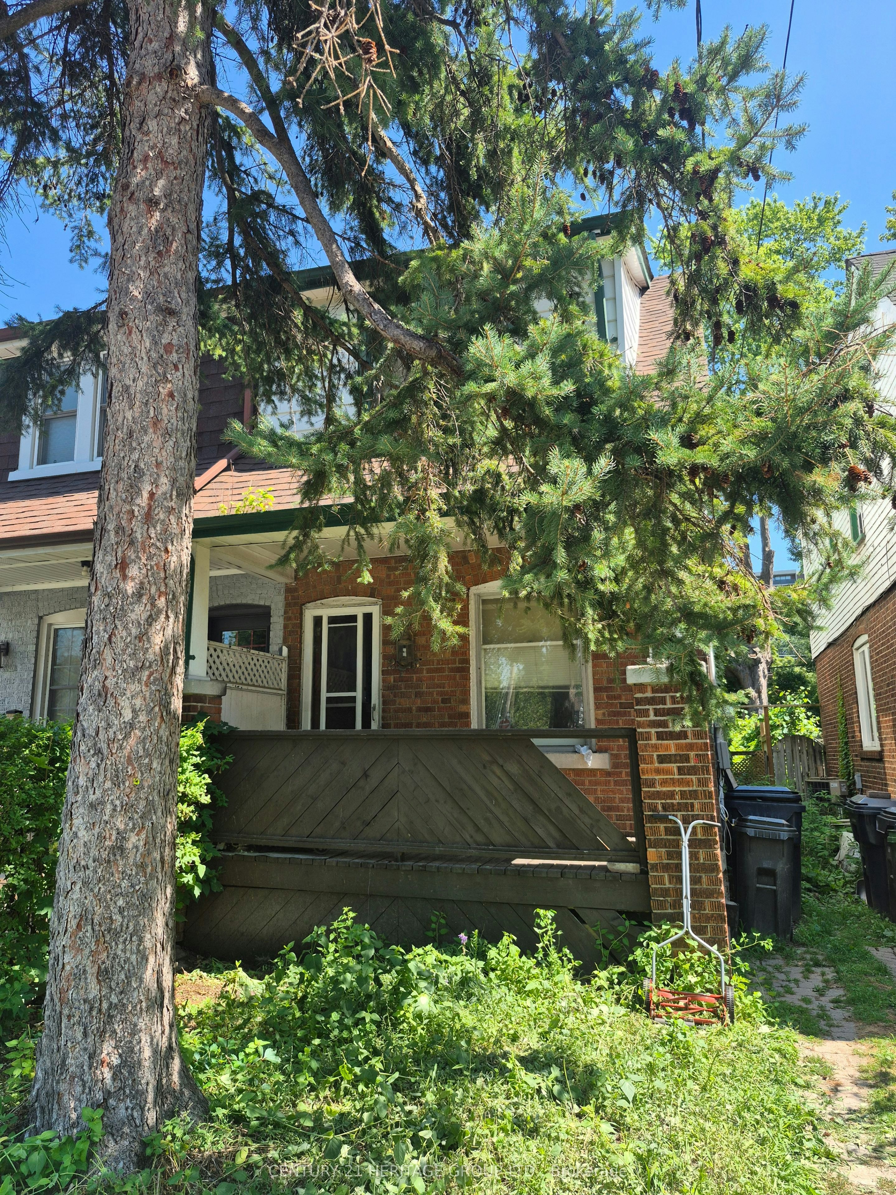 235 Chisholm Avenue, Toronto, ON, M4C 4V9