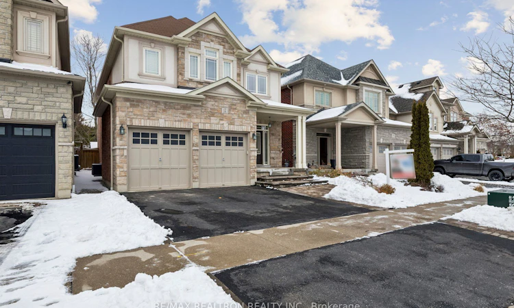 12 Promenade Drive