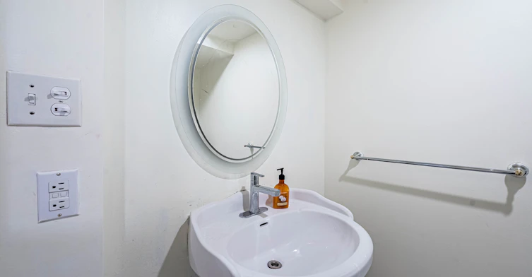 Bsmt-22 Mayflower Street, Whitby, ON, L1N 8A9 - 17