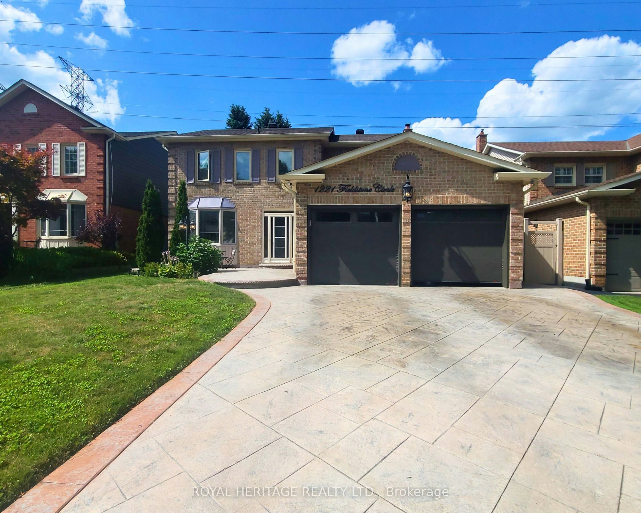 1221 Fieldstone Circle, Pickering, ON, L1X 1B9