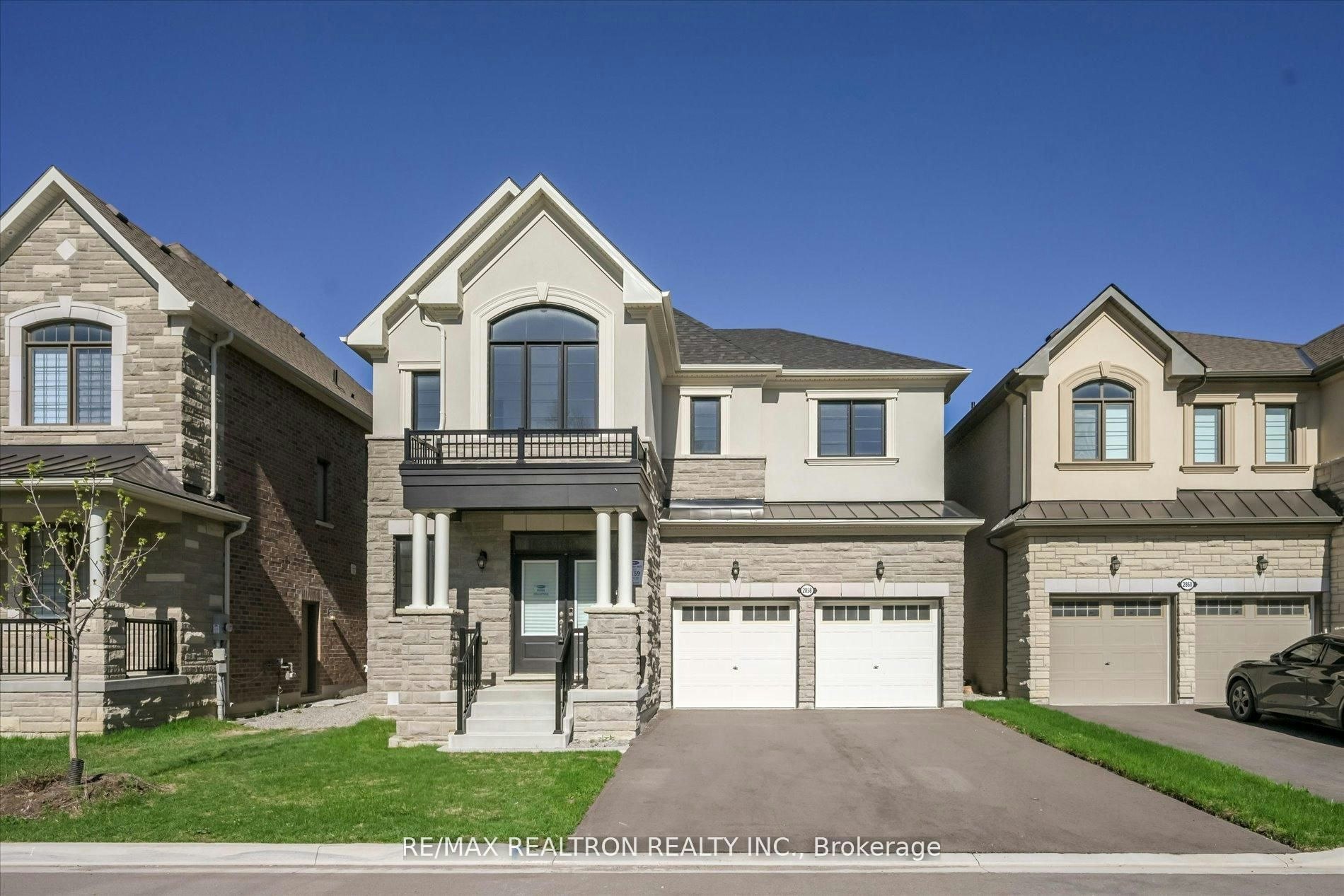 2858 Foxden Square, Pickering, ON, L1X 0N9
