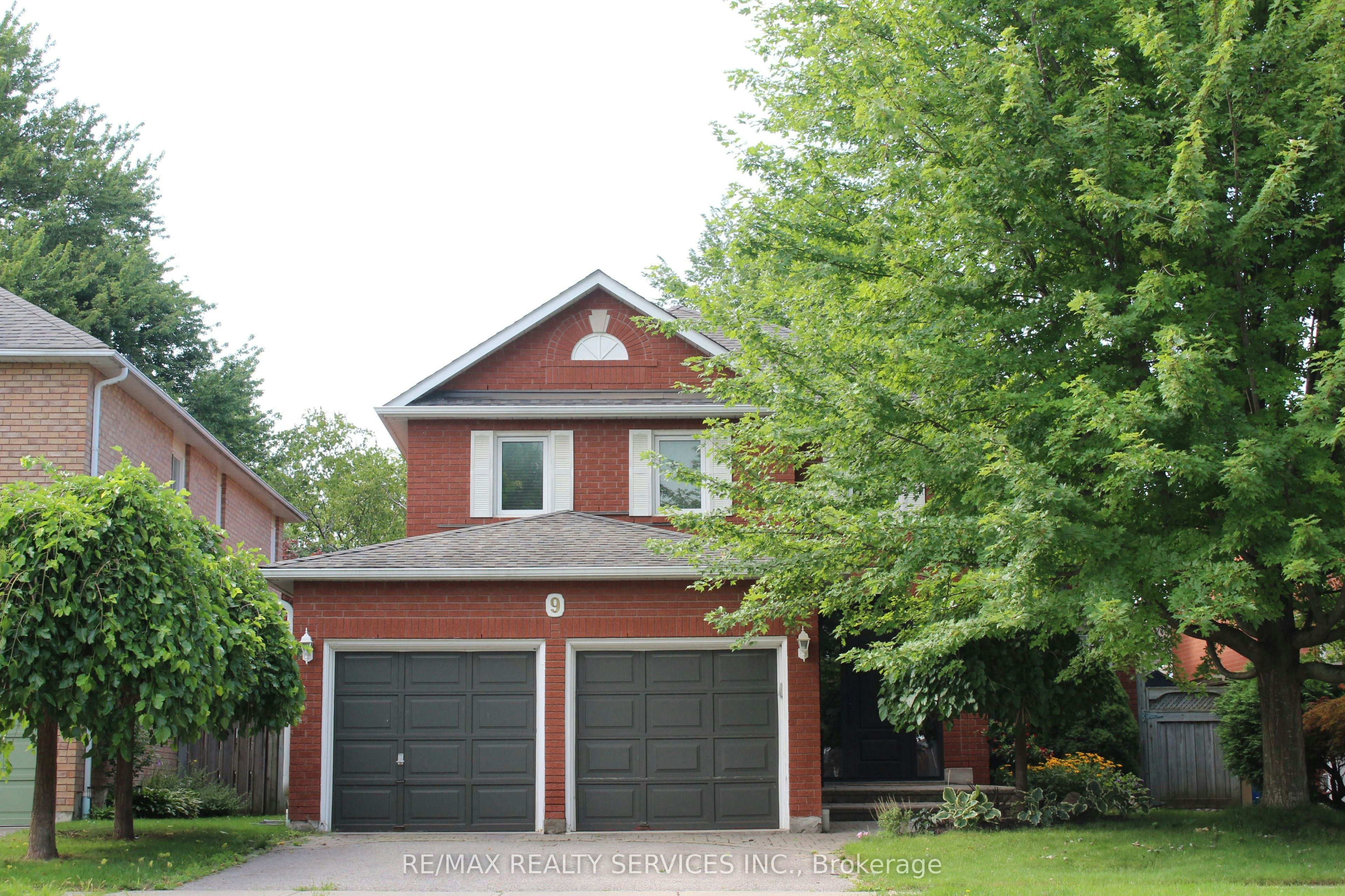 9 Pogson Drive, Whitby, ON, L1R 2J1