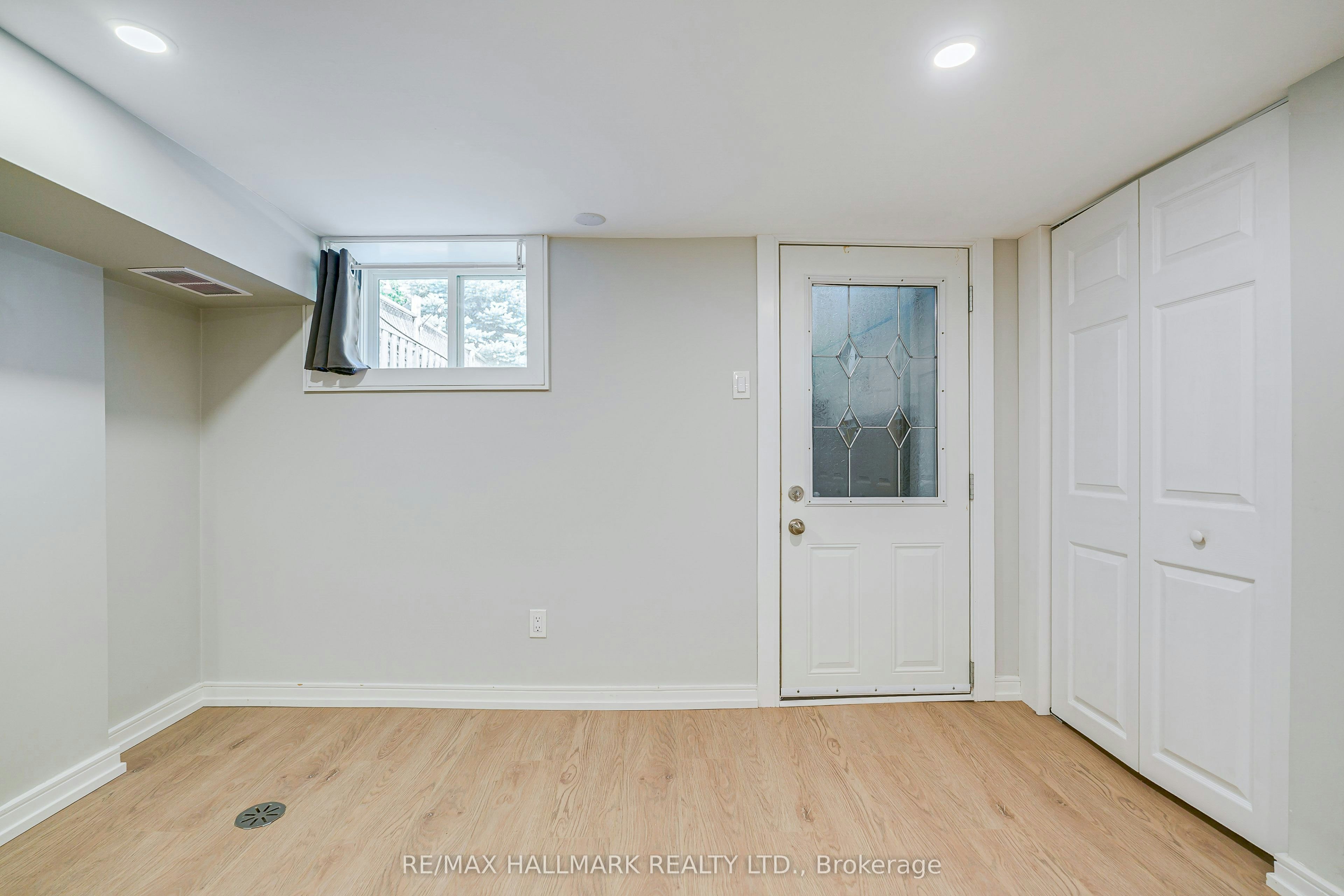 Lower-115 Rainsford Road, Toronto, ON, M4L 3N8 - 2