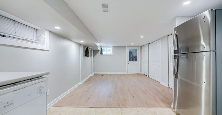 Lower-115 Rainsford Road, Toronto, ON, M4L 3N8 - 9