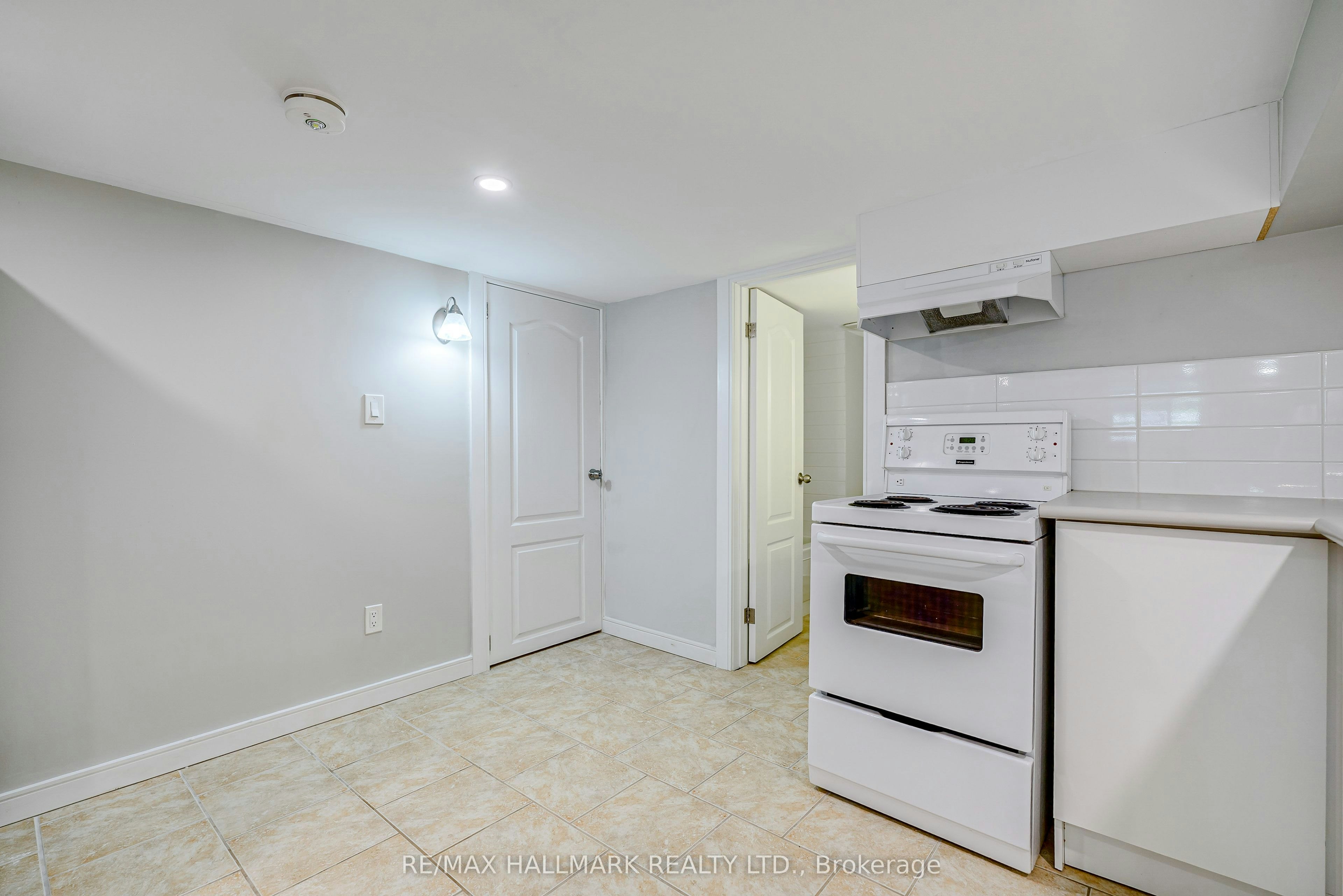 Lower-115 Rainsford Road, Toronto, ON, M4L 3N8 - 8