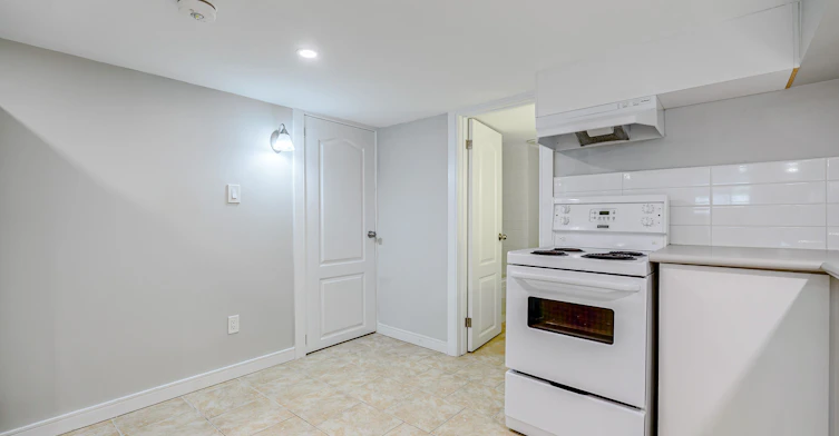 Lower-115 Rainsford Road, Toronto, ON, M4L 3N8 - 8