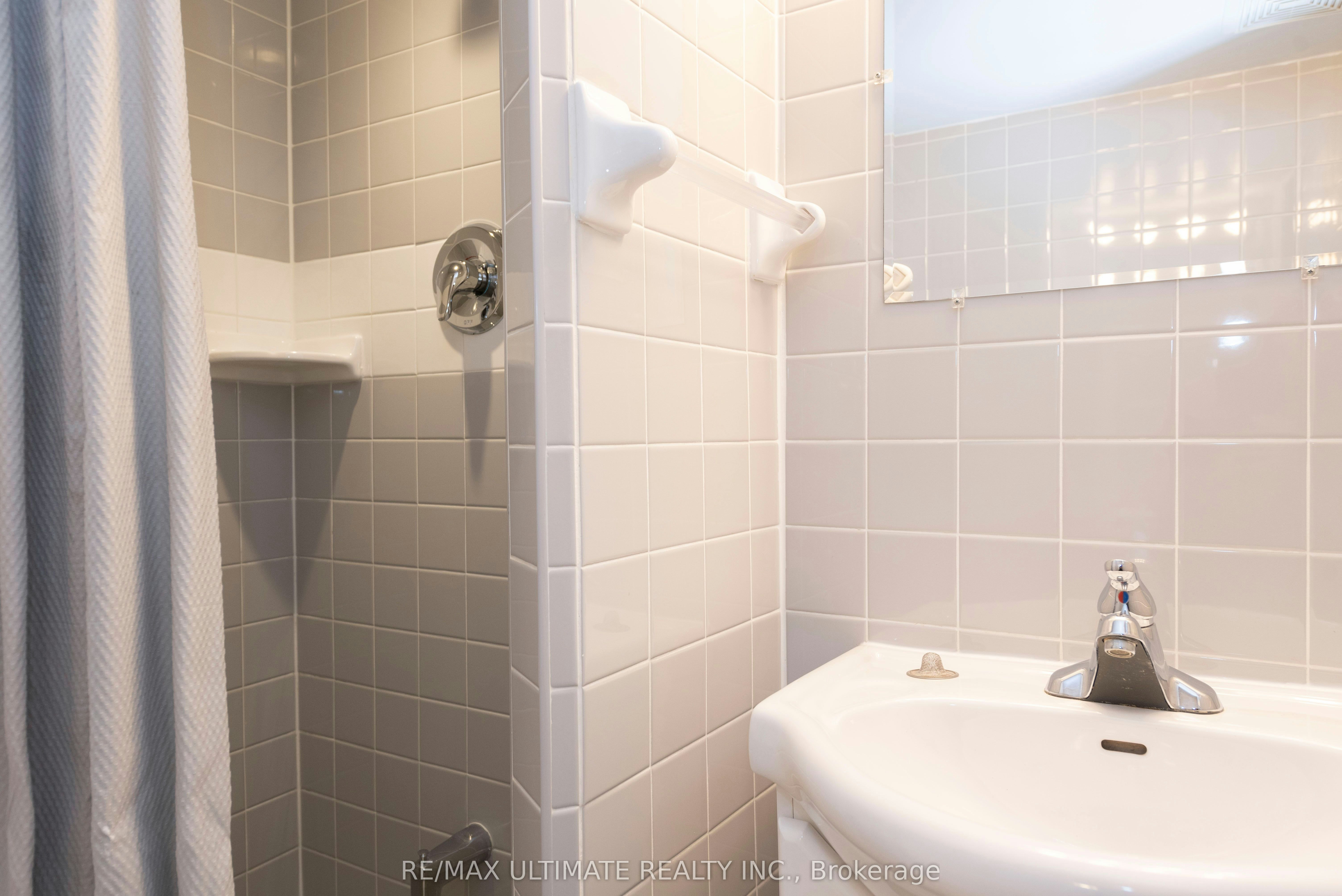 7 Joanith Lower Drive, Toronto, ON, M4B 1S6 - 9