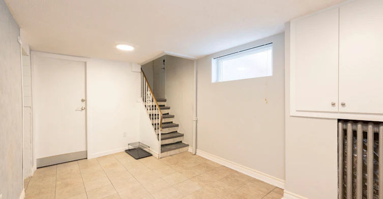 7 Joanith Lower Drive, Toronto, ON, M4B 1S6 - 2