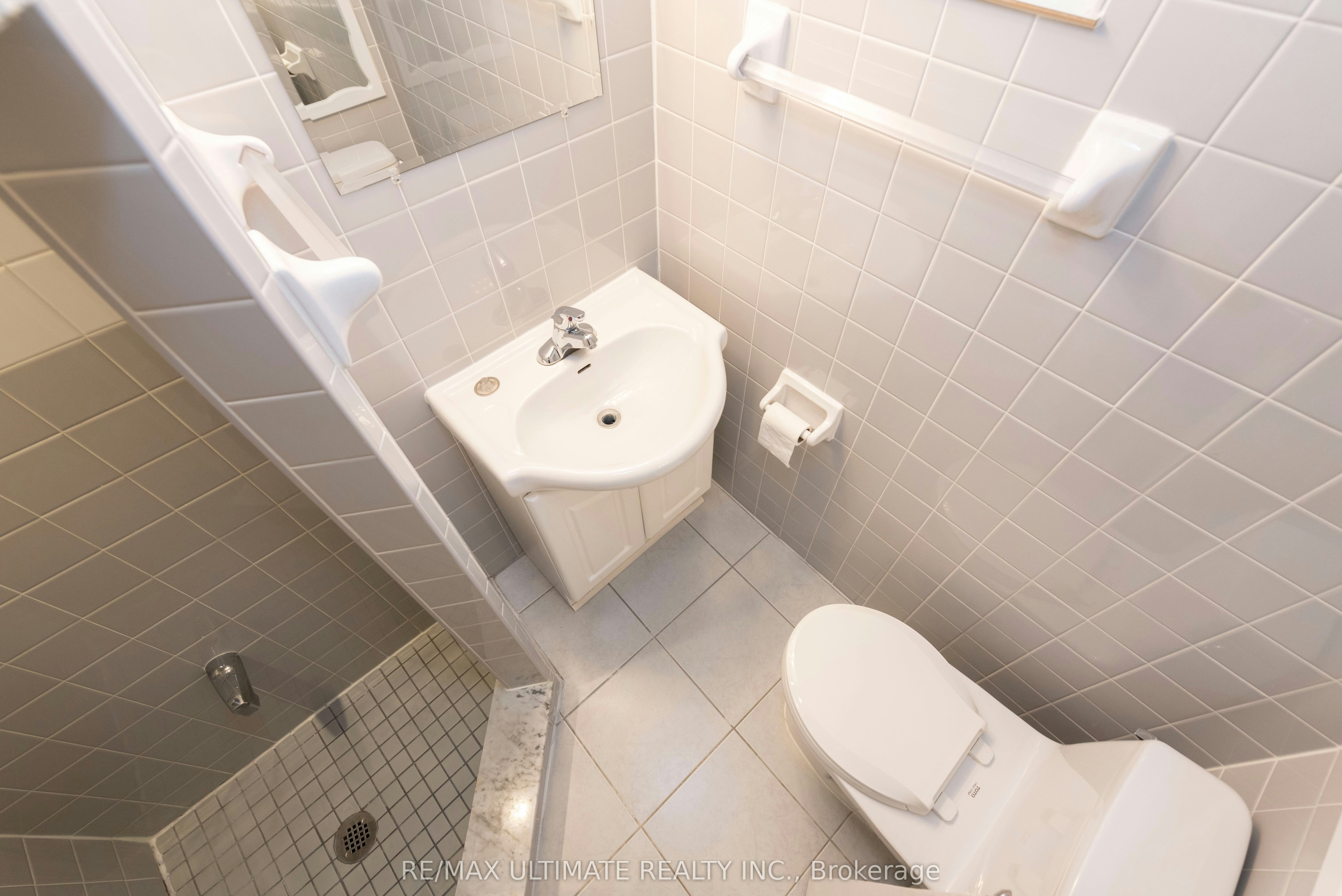 7 Joanith Lower Drive, Toronto, ON, M4B 1S6 - 7