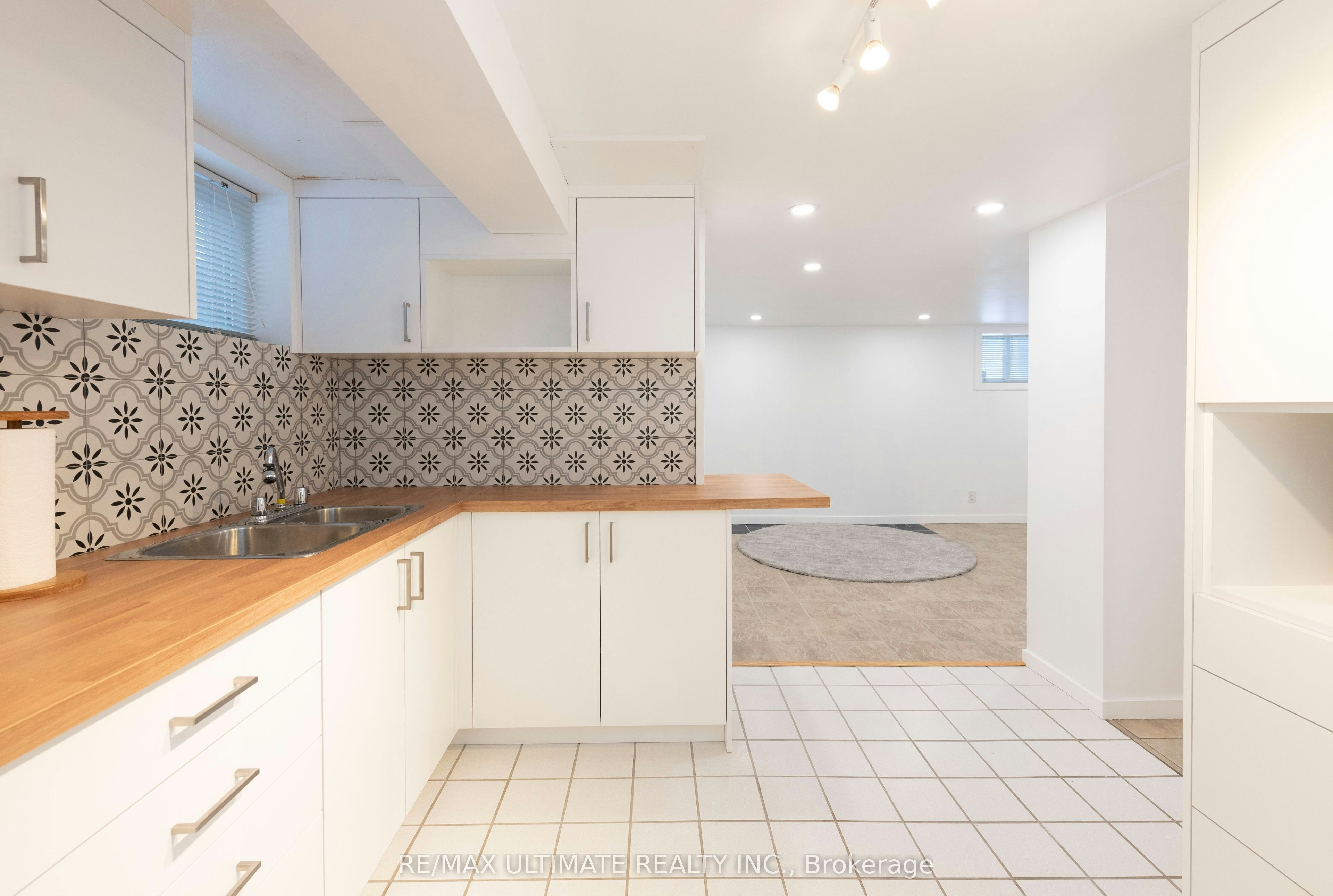 7 Joanith Lower Drive, Toronto, ON, M4B 1S6 - 18